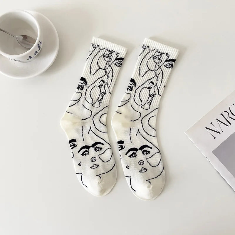 Staring Faces - Abstrakte Linienkunst Socken